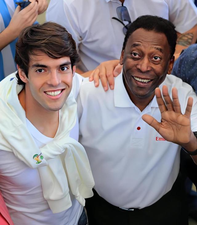 星空体育下载-缺席贝利遗体告别 卡福里瓦尔多谈原因 卡卡道歉